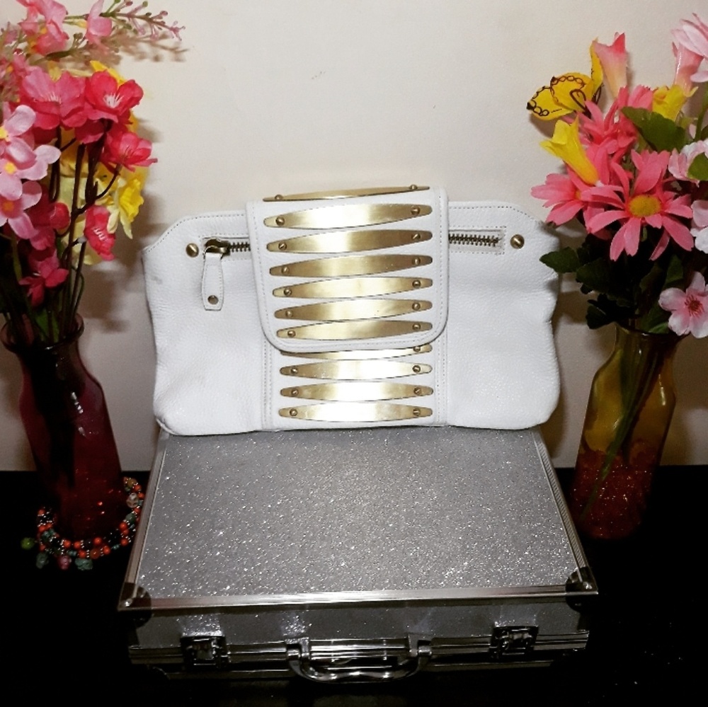WHITE LEATHER ROMY GOLD CLUTCH WITH GOLD DETAIL
